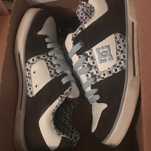 DC shoes